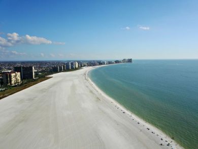 Canal Front 3 Bedrooms Home Sleeps 8 Guests in Marco Island